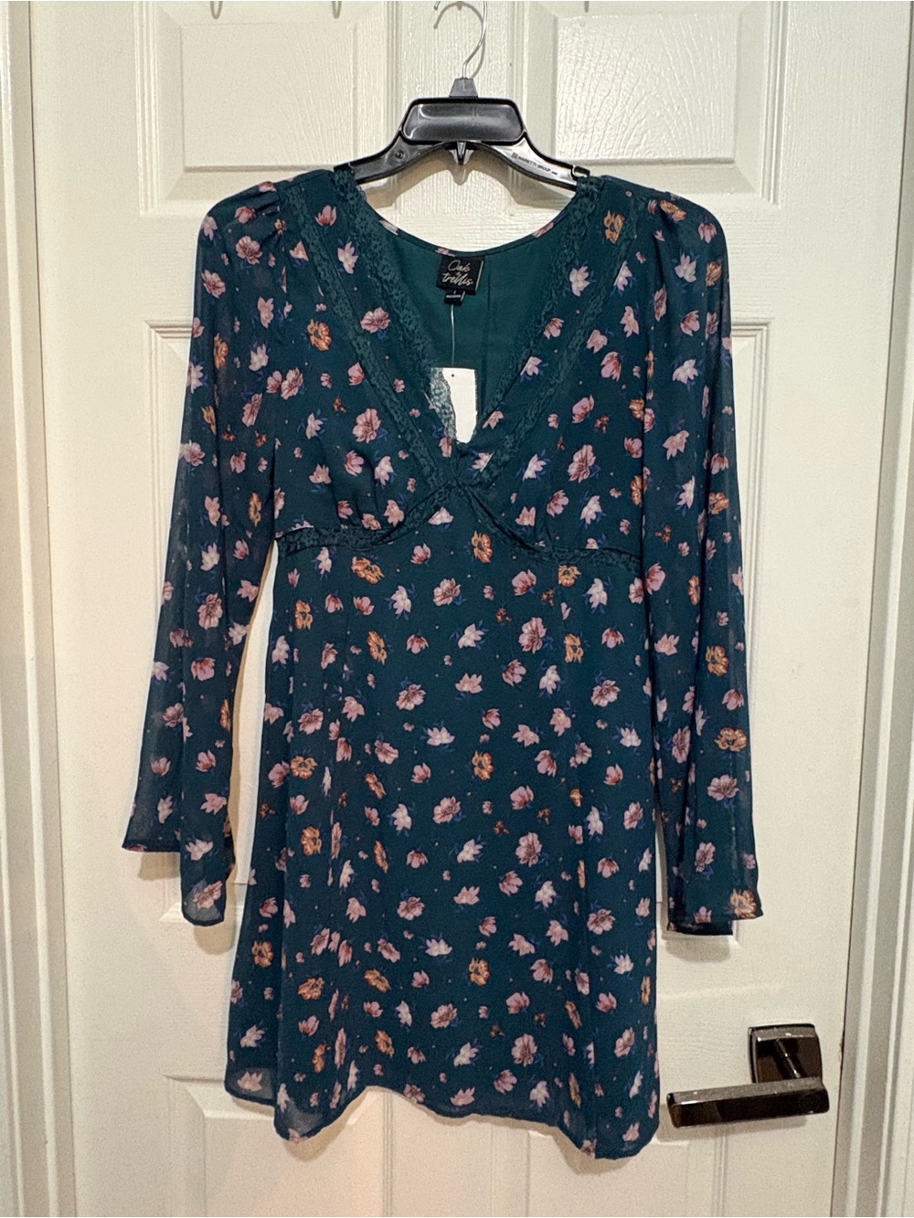 Oak & Trellis Teal Floral V-Neck Long Sleeve Dress
